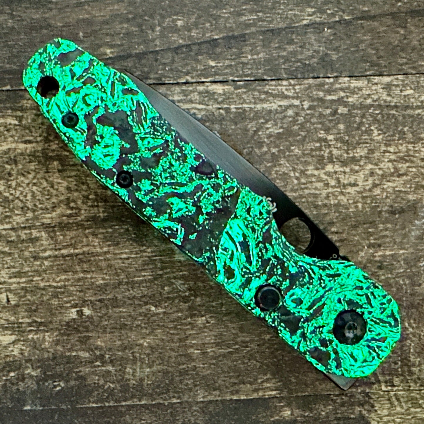 Dark Matter Glow FAT Carbon Scales for Spyderco Smock CQI
