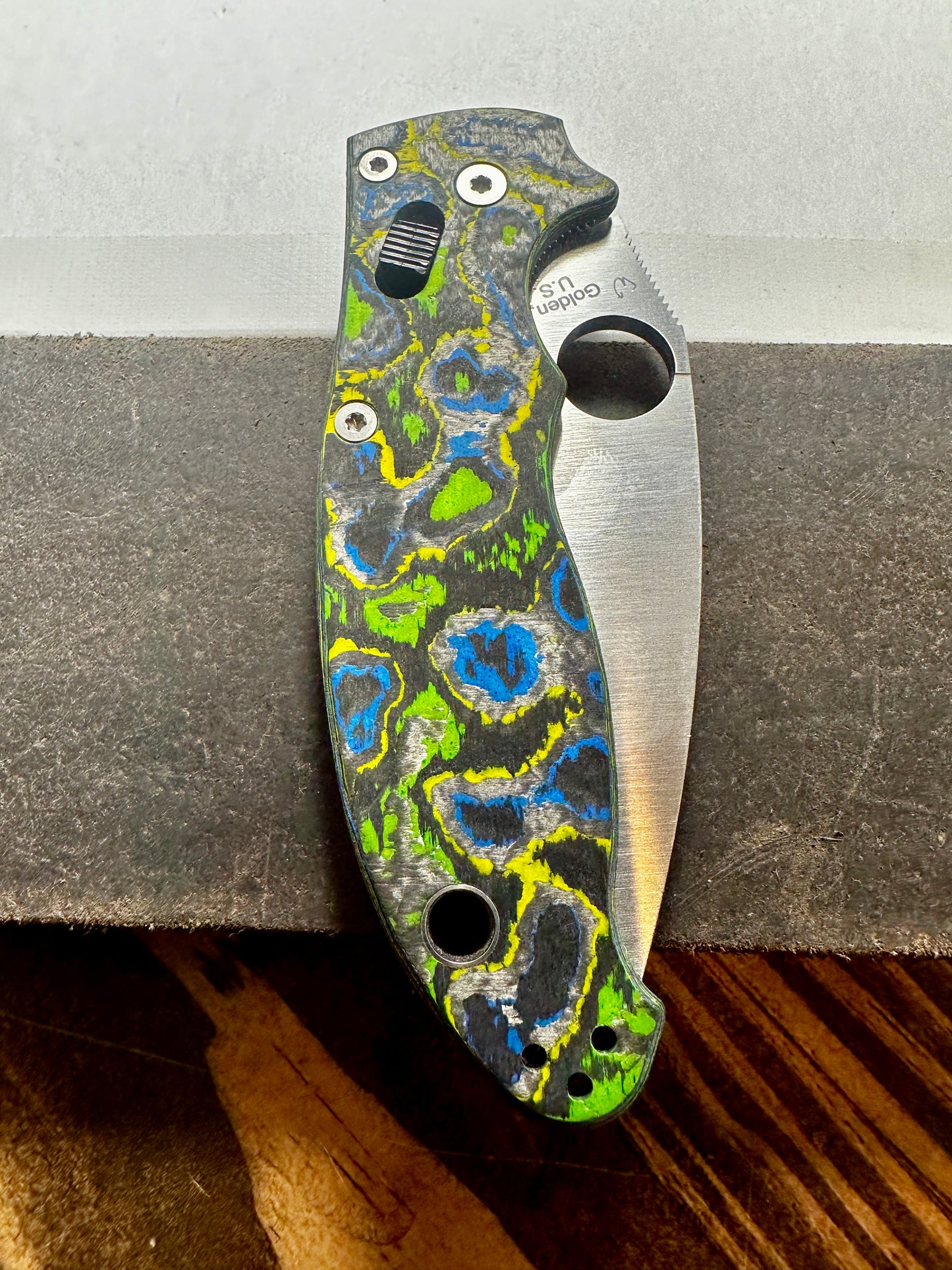 Gecko Camo Carbon Fiber Scales for Spyderco Manix 2