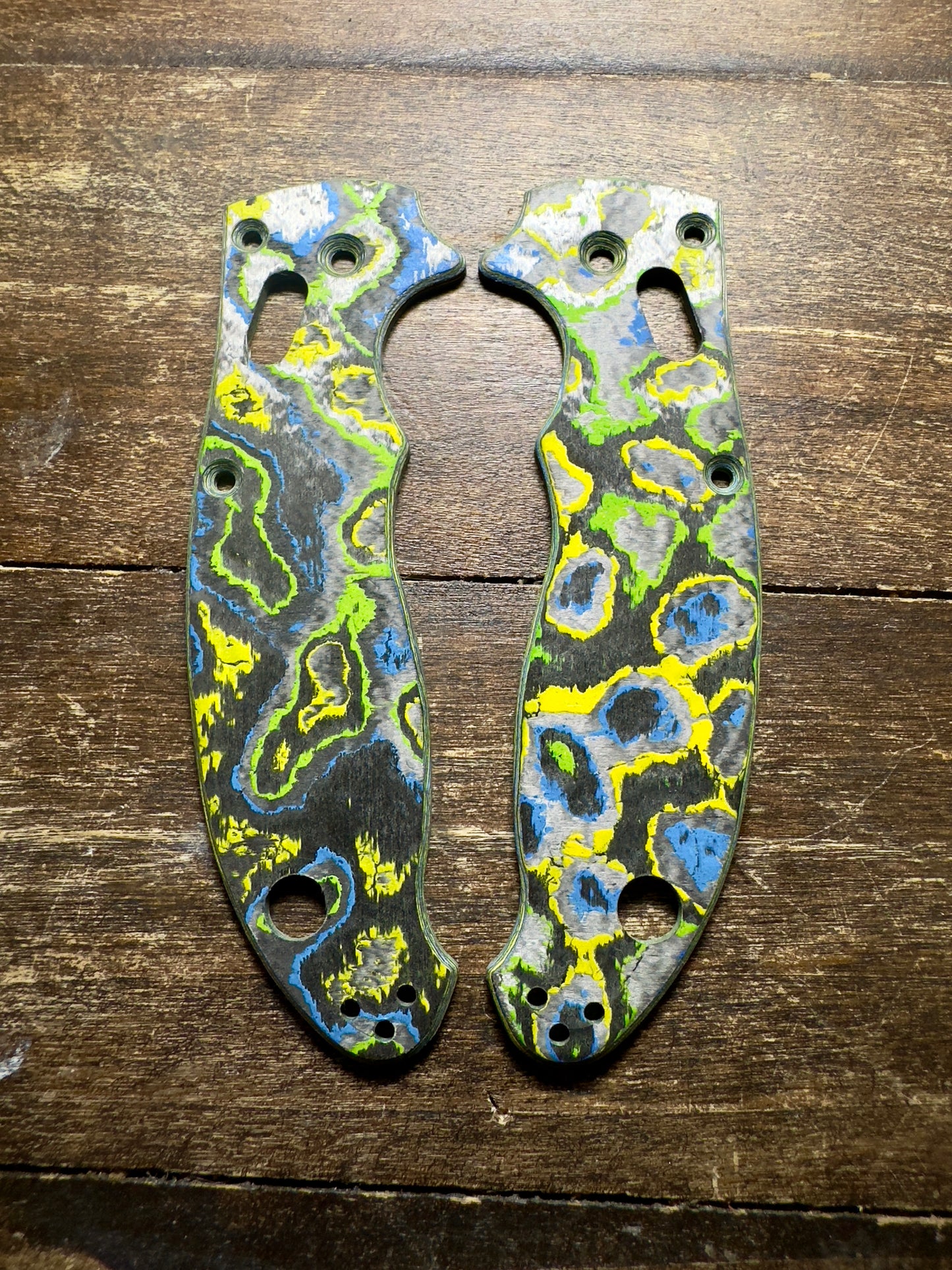 Gecko Camo Carbon Fiber Scales for Spyderco Manix 2